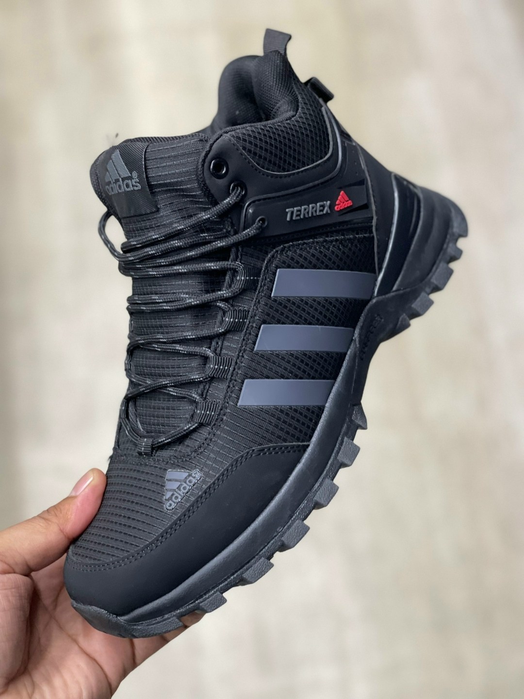 кроссовки adidas terrex black зимние из кожи,кроссовки зимние adidas terrex из натуральной кожи,кроссовки зимние adidas terrex thermo из кожи,кроссовки зимние adidas,мужские кроссовки зимние adidas