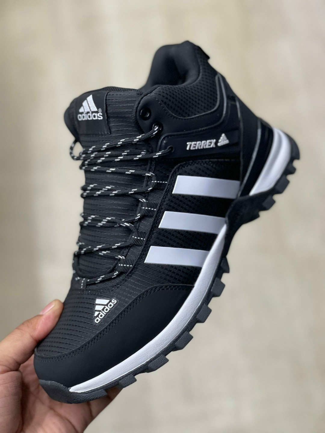 кроссовки adidas terrex black зимние из кожи,кроссовки зимние adidas terrex из натуральной кожи,кроссовки зимние adidas terrex thermo из кожи,кроссовки зимние adidas,мужские кроссовки зимние adidas
