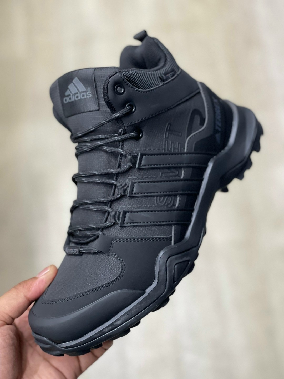 зимние ботинки adidas terrex winter,кроссовки adidas terrex black зимние из кожи,зимние кроссовки adidas,ботинки adidas terrex winter,кроссовки зимние adidas terrex из натуральной кожи