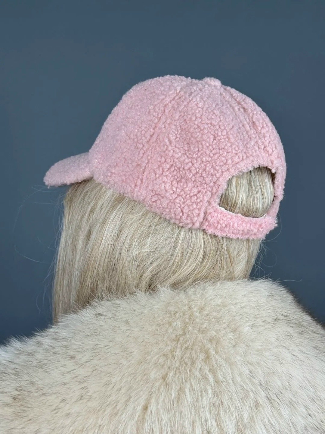 шапка кепка зимняя с козырьком miumiu,кепка зимняя женская,кепка женская,женская кепка-бейсболка из экомеха,кепка меховая плюшевая