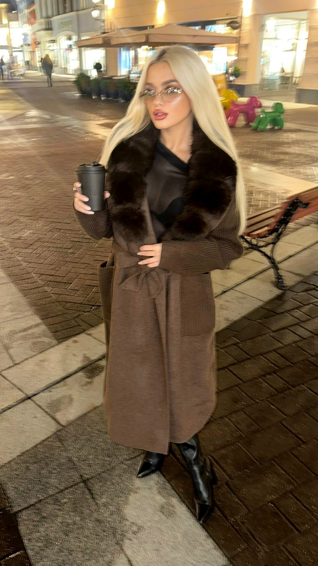 пальто с мехом,пальто с мехом соболя,пальто с соболем,пальто с меховым воротником,коричневый кардиган с мехом песца yana kraft brand
