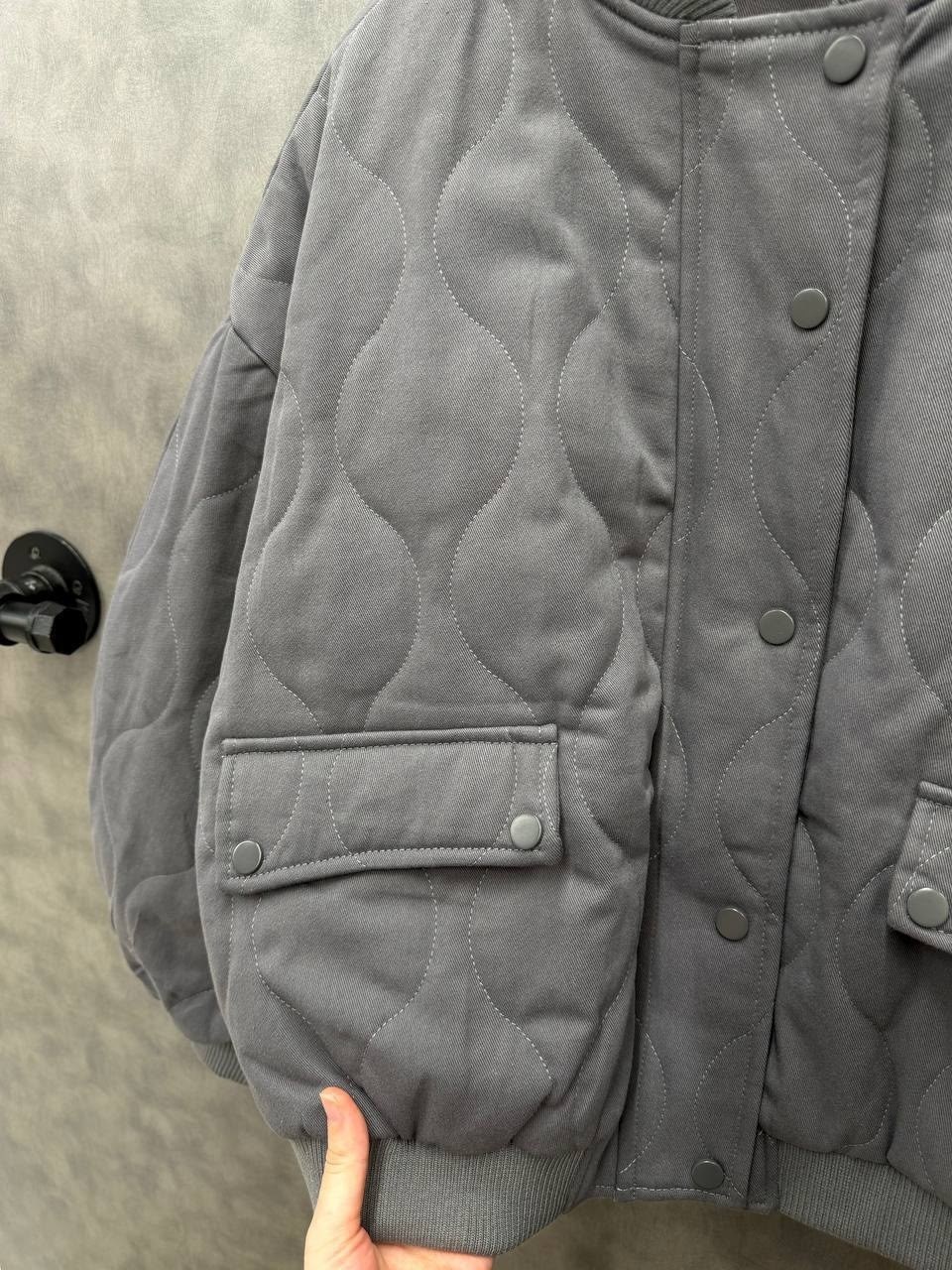 стеганый бомбер оверсайз zara серый,куртка оверсайз,бомбер оверсайз,куртка бомбер оверсайз,стеганый бомбер оверсайз арт. 4088243 802 серый