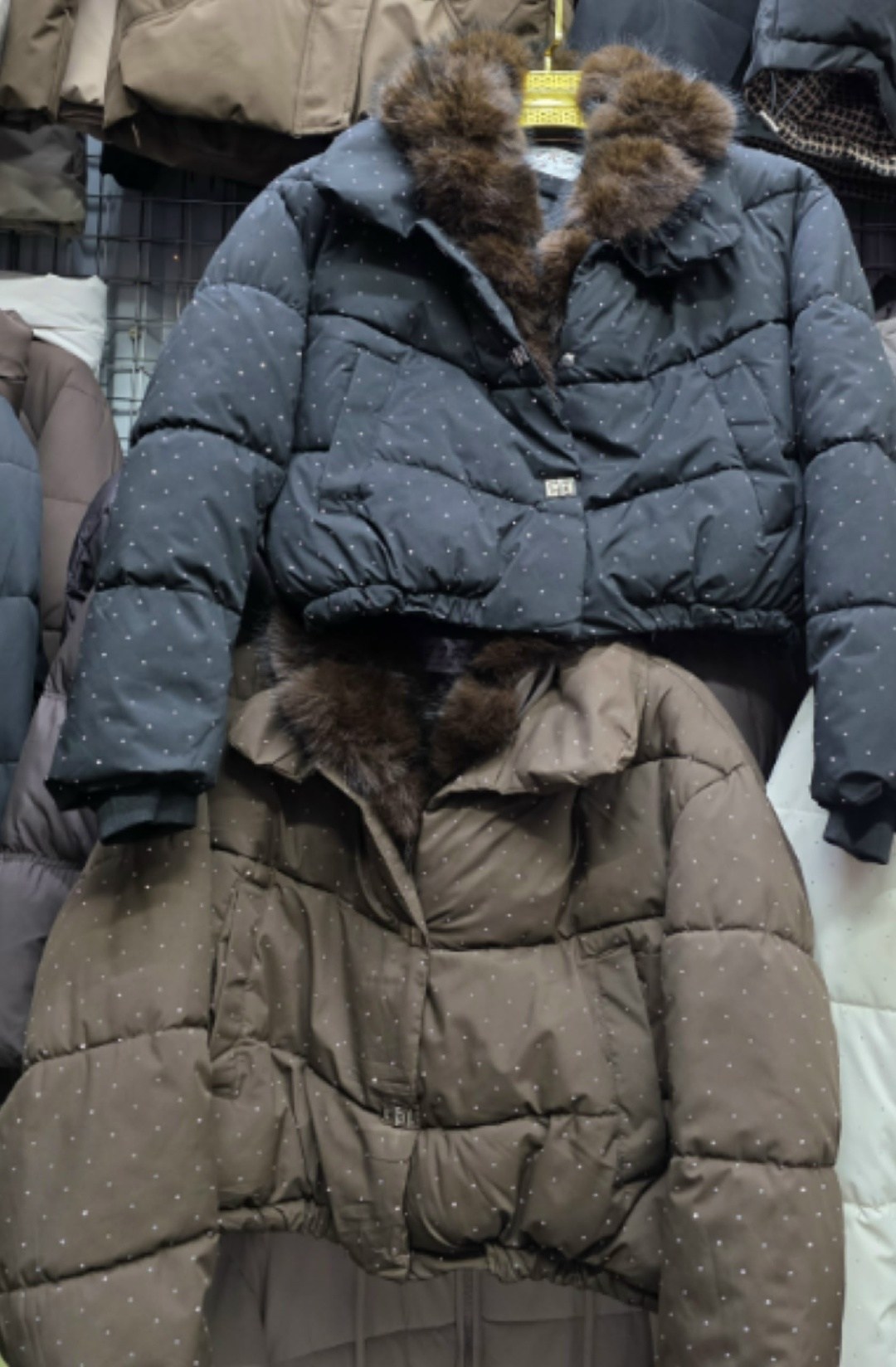 модные пуховики с мехом,короткий пуховик,куртка зимняя женская,пуховик с мехом,женский пуховик