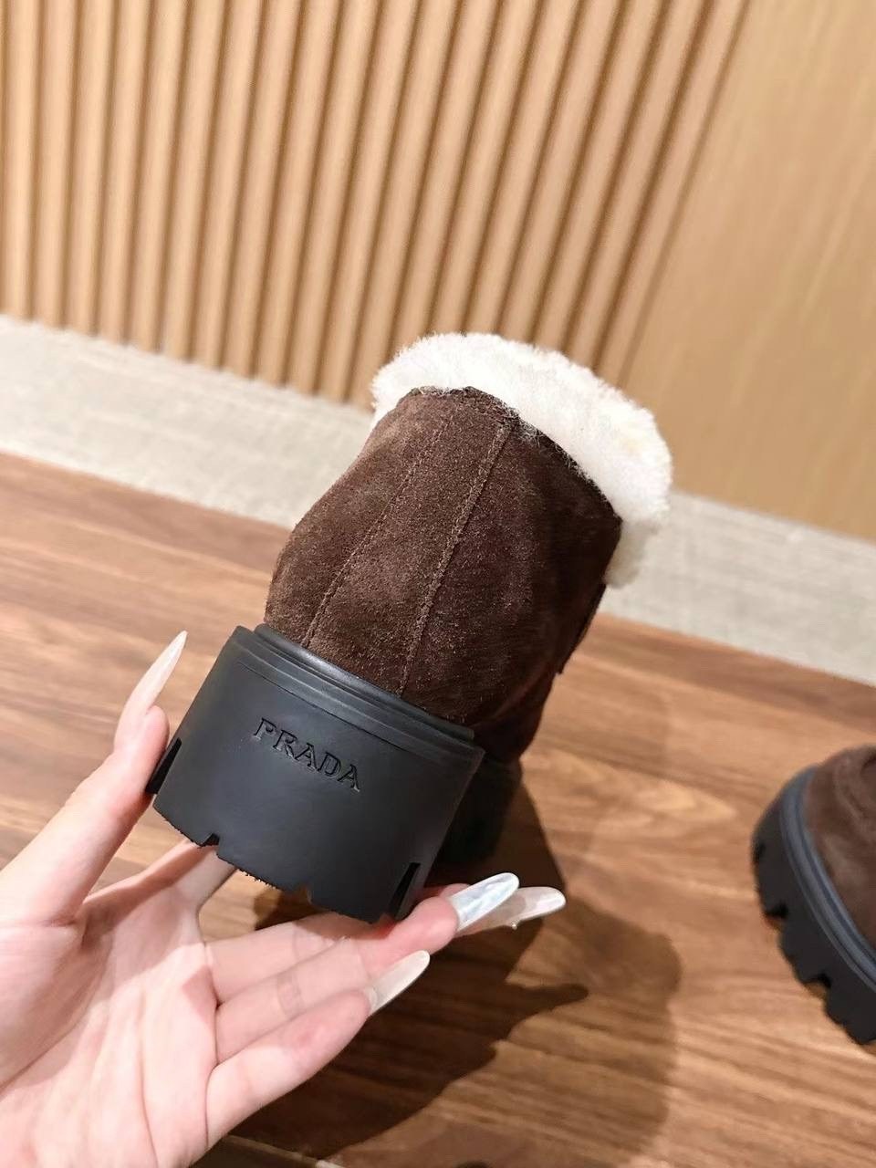зимние лоферы prada,,лоферы prada,лоферы с мехом,женские лоферы зимние с мехом prada