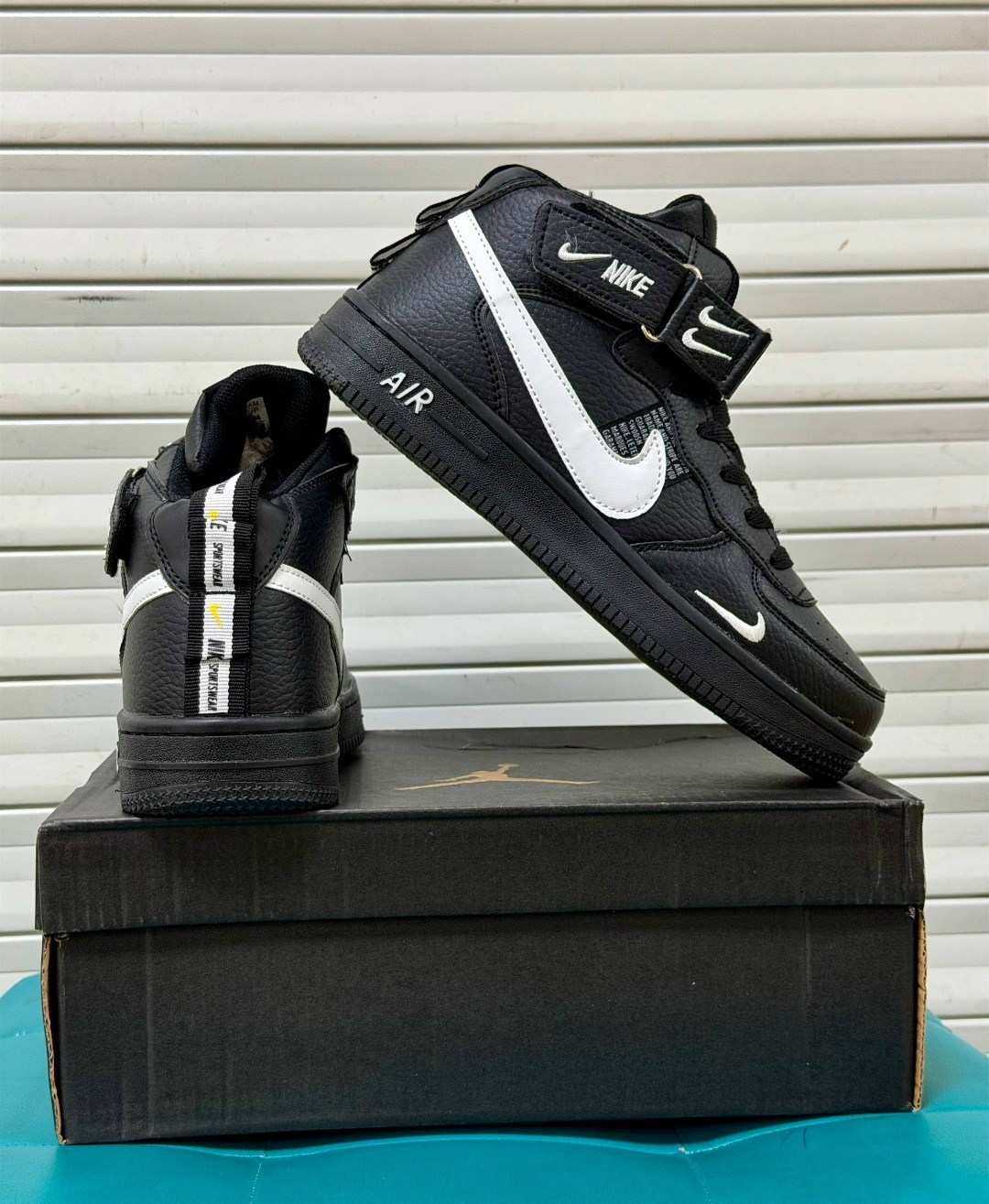 зимние кроссовки nike air force 1 07 mid lv8,кроссовки зимние air force nike,кроссовки мужские nike air force,кроссовки nike air force 1 07 mid lv8 цвет черный,мужские кроссовки nike air force 1