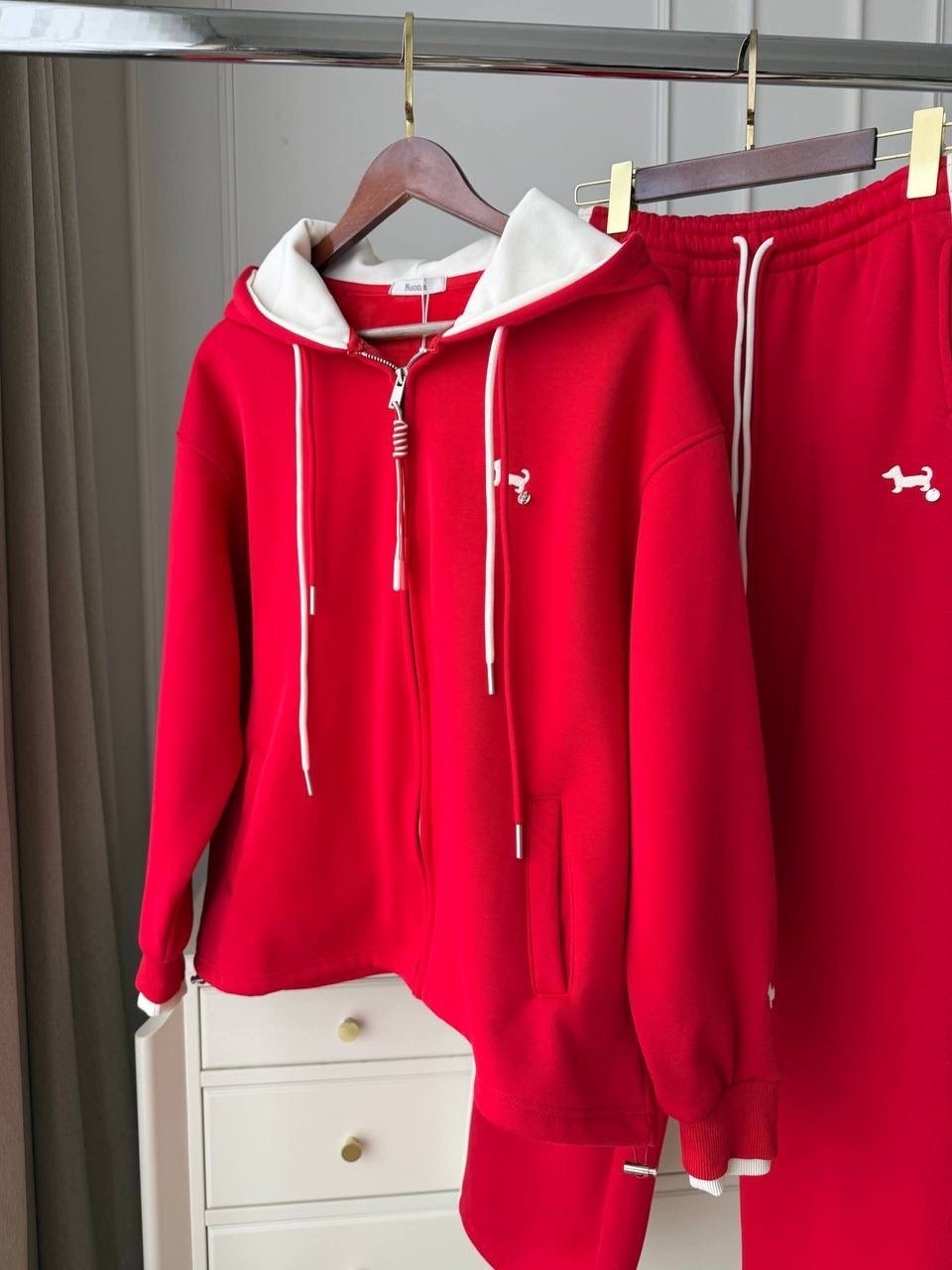 спортивный костюм женский,красные спортивные костюмы,костюм красный,спортивный костюм стильный,спортивный костюм