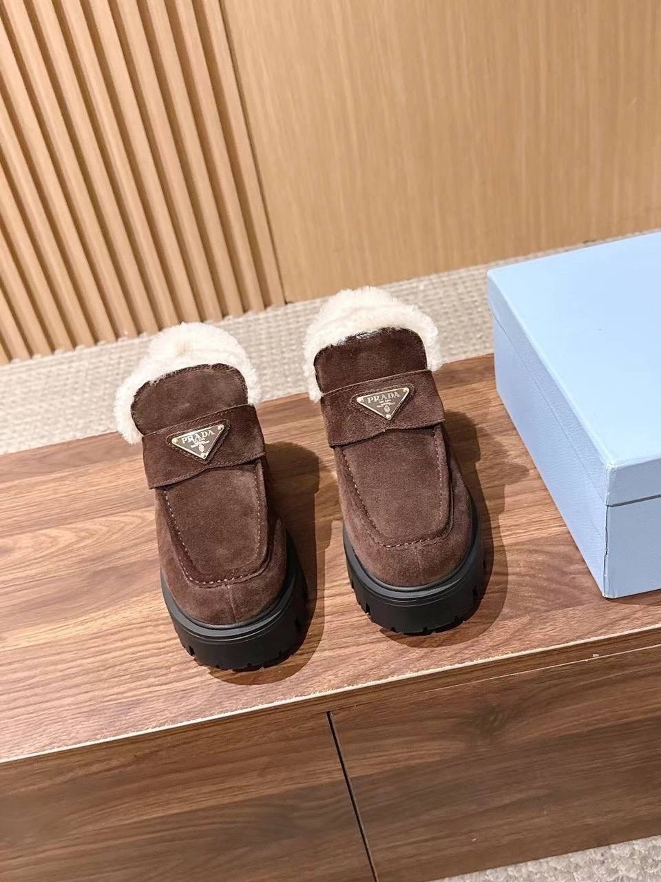 зимние лоферы prada,,лоферы prada,лоферы с мехом,женские лоферы зимние с мехом prada