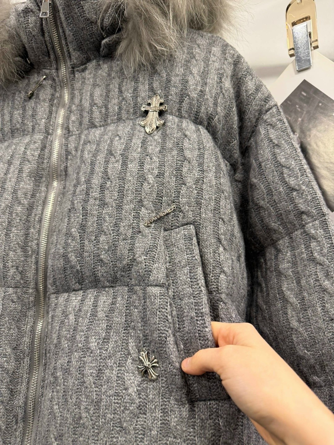 женские пуховики,стеганый пуховик,moncler женский пуховик,женский серый пуховик moncler,пуховик