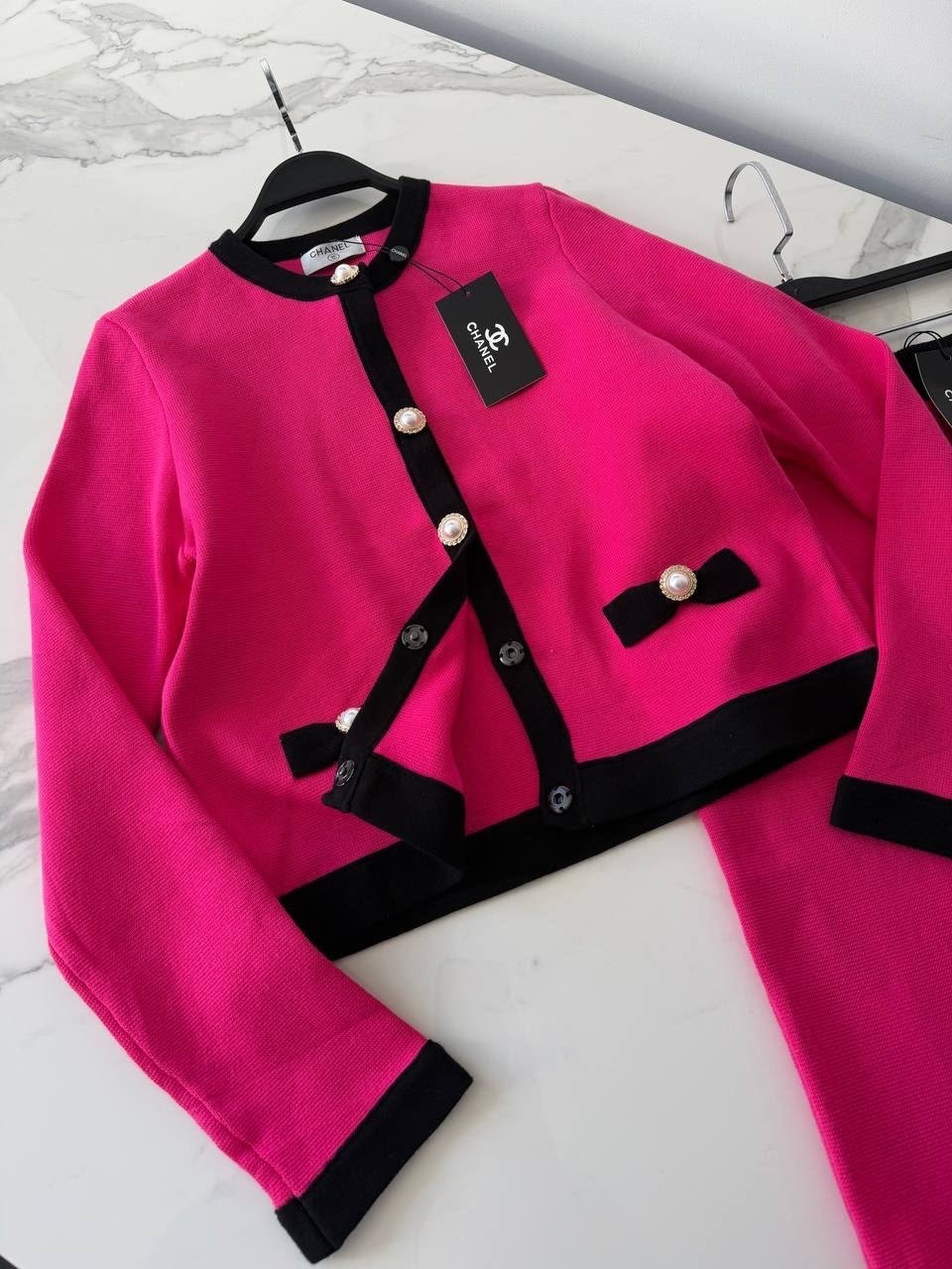chanel vintage boucle jacket and skirt suit,твидовый костюм женский в стиле шанель,шанель мода,шанель костюм женский,шанель одежда
