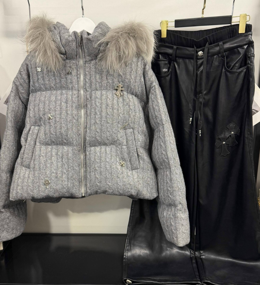 женские пуховики,стеганый пуховик,moncler женский пуховик,женский серый пуховик moncler,пуховик