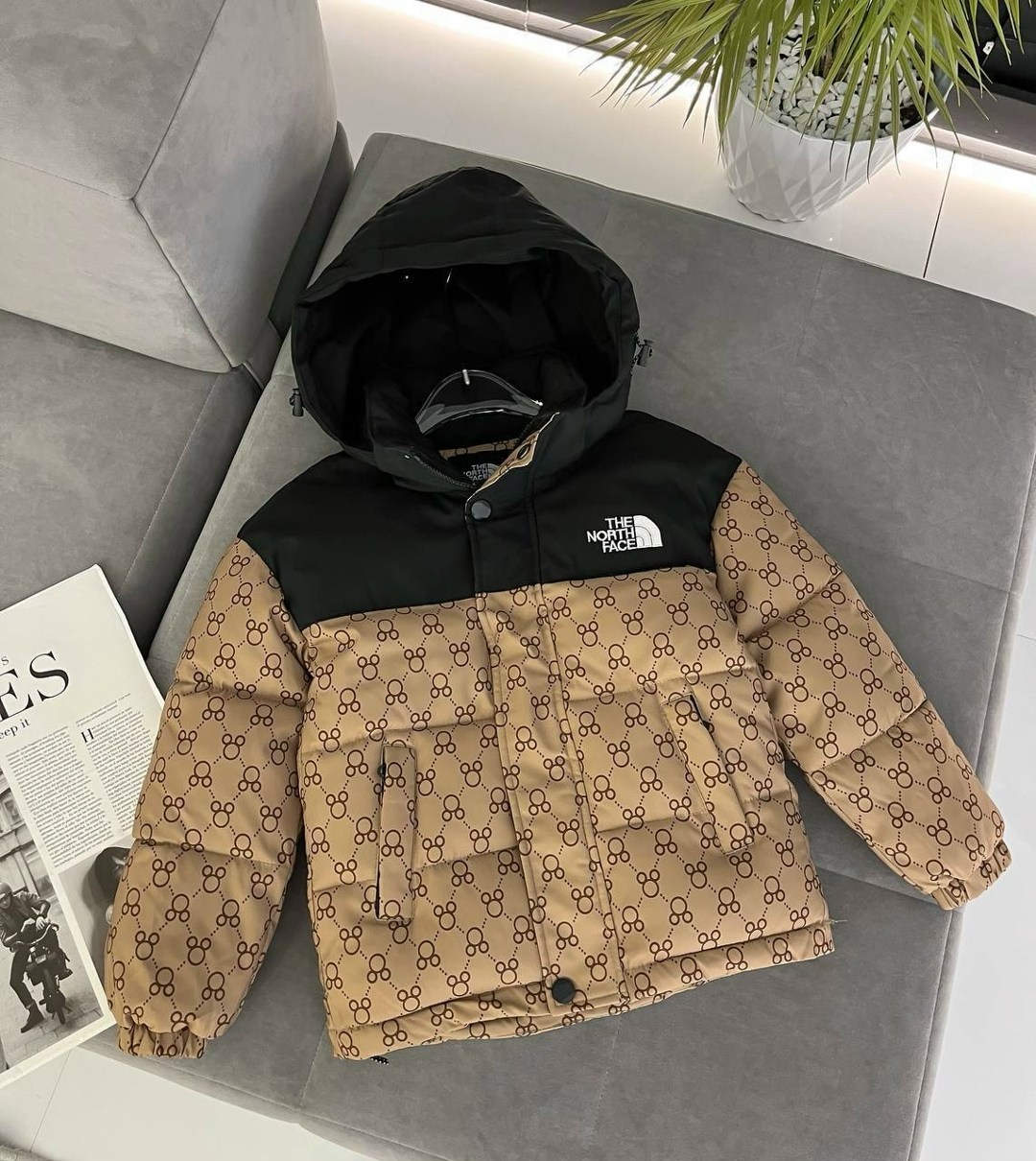 дутая куртка north face x gucci,пуховик gucci,пуховик gucci x the north face коричневый черный,куртка гуччи женская зимняя,пуховик gucci x the north face
