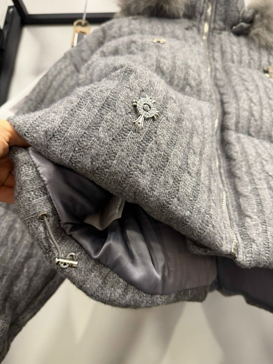 женские пуховики,стеганый пуховик,moncler женский пуховик,женский серый пуховик moncler,пуховик
