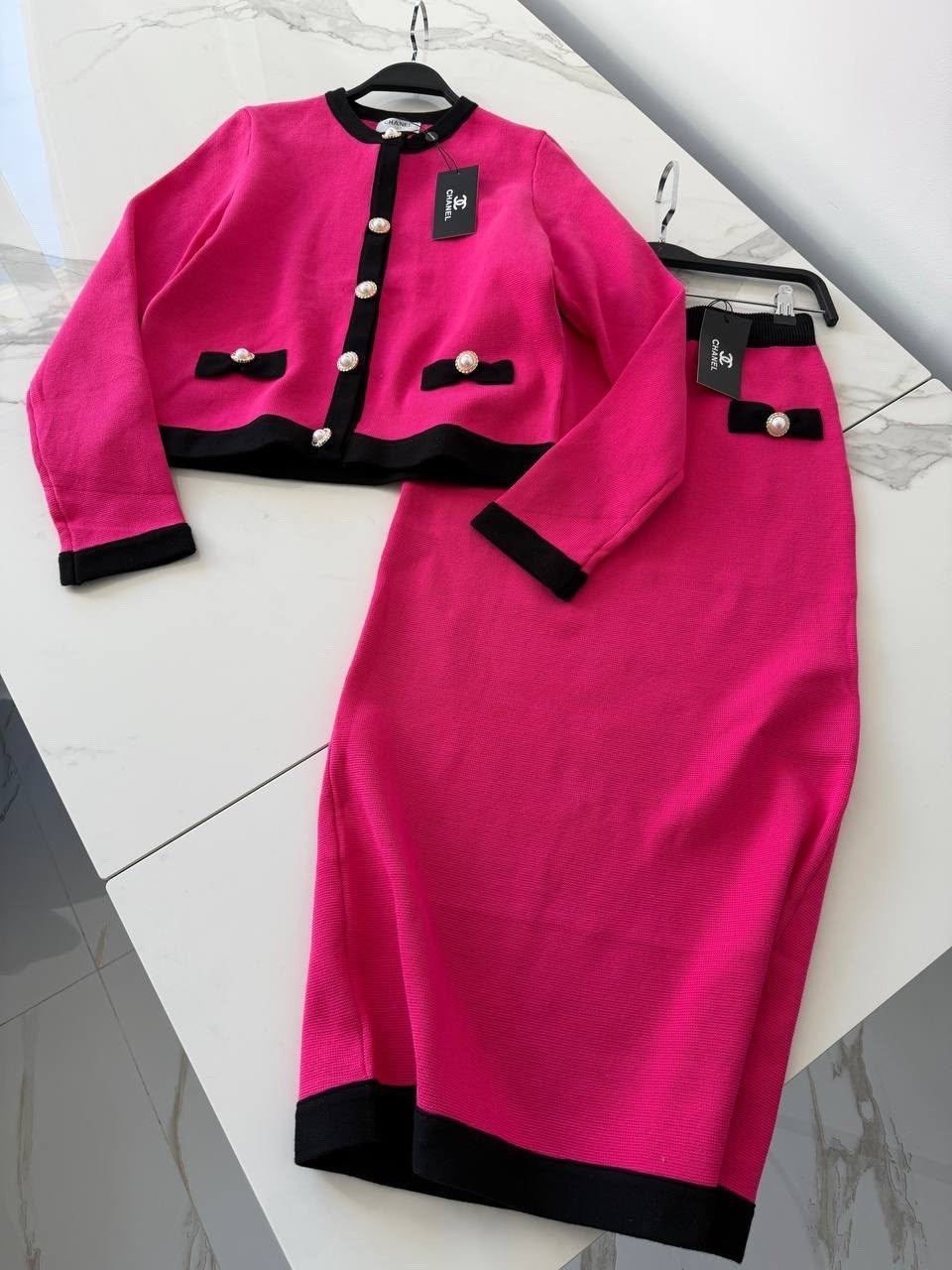 chanel vintage boucle jacket and skirt suit,твидовый костюм женский в стиле шанель,шанель мода,шанель костюм женский,шанель одежда