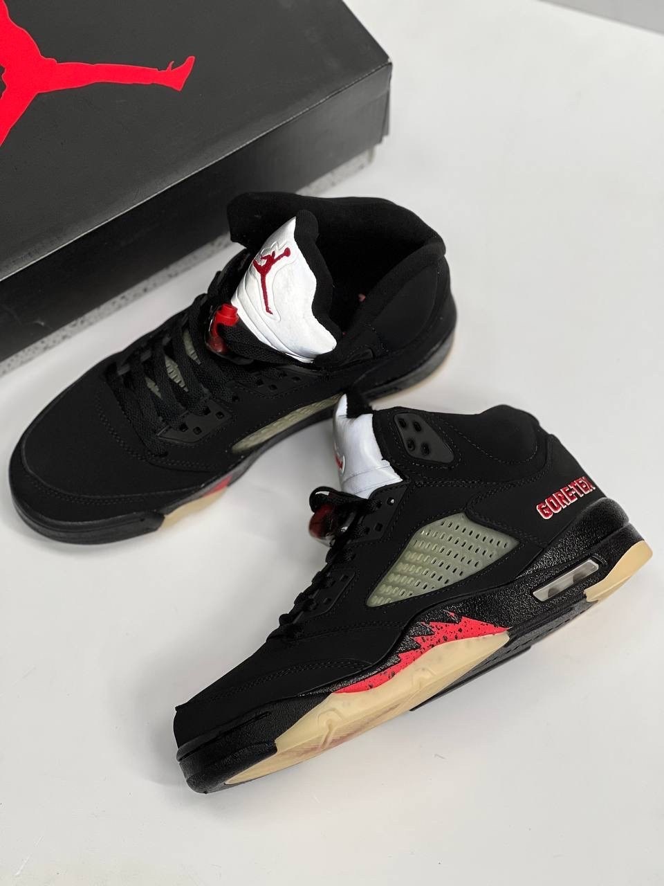 кроссовки nike air jordan 5 retro,кроссовки air jordan 5 retro metallic 2007 черный,кроссовки nike air jordan 5,кроссовки air jordan 5 retro og bg 'metallic' 2026 черный,кроссовки air jordan 5 retro r