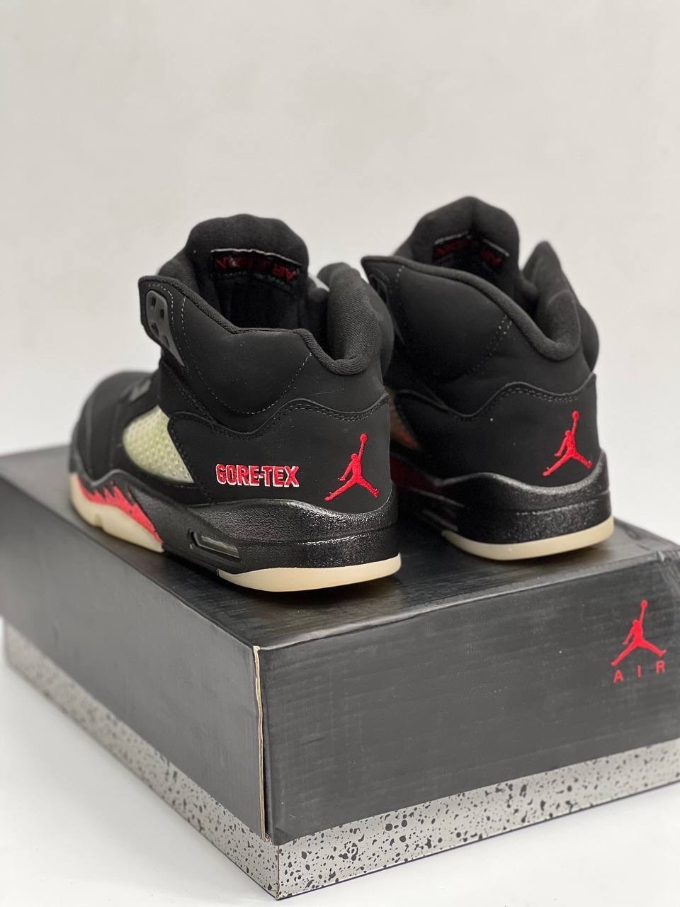 кроссовки nike air jordan 5 retro,кроссовки air jordan 5 retro metallic 2007 черный,кроссовки nike air jordan 5,кроссовки air jordan 5 retro og bg 'metallic' 2026 черный,кроссовки air jordan 5 retro r