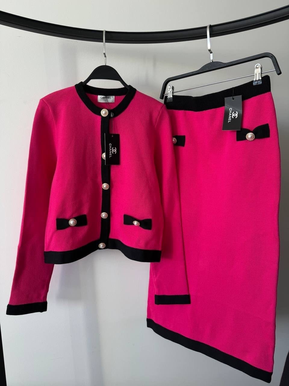 chanel vintage boucle jacket and skirt suit,твидовый костюм женский в стиле шанель,шанель мода,шанель костюм женский,шанель одежда