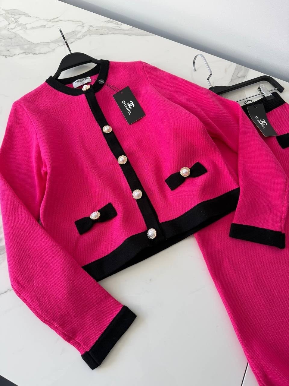 chanel vintage boucle jacket and skirt suit,твидовый костюм женский в стиле шанель,шанель мода,шанель костюм женский,шанель одежда