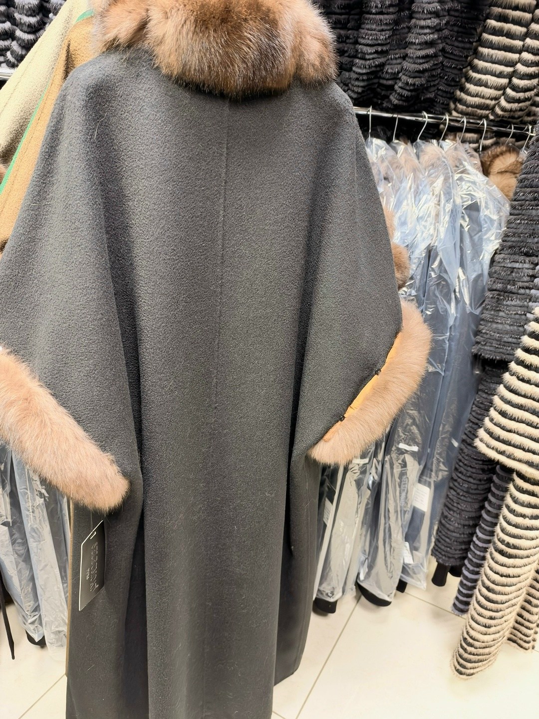 кашемировое пальто с мехом куницы yana kraft brand,кашемировое пальто с мехом куницы,пальто с мехом,кашемировое пальто с мехом песца,пальто женское с мехом