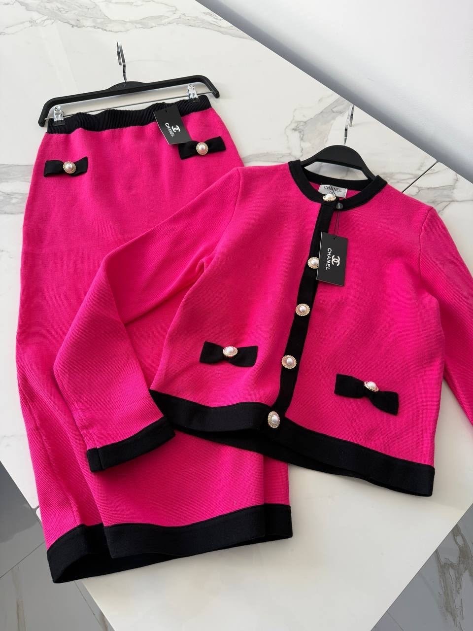 chanel vintage boucle jacket and skirt suit,твидовый костюм женский в стиле шанель,шанель мода,шанель костюм женский,шанель одежда