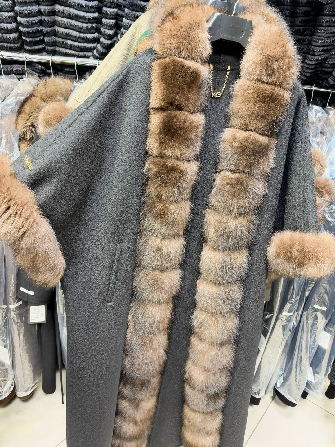 кашемировое пальто с мехом куницы yana kraft brand,кашемировое пальто с мехом куницы,пальто с мехом,кашемировое пальто с мехом песца,пальто женское с мехом