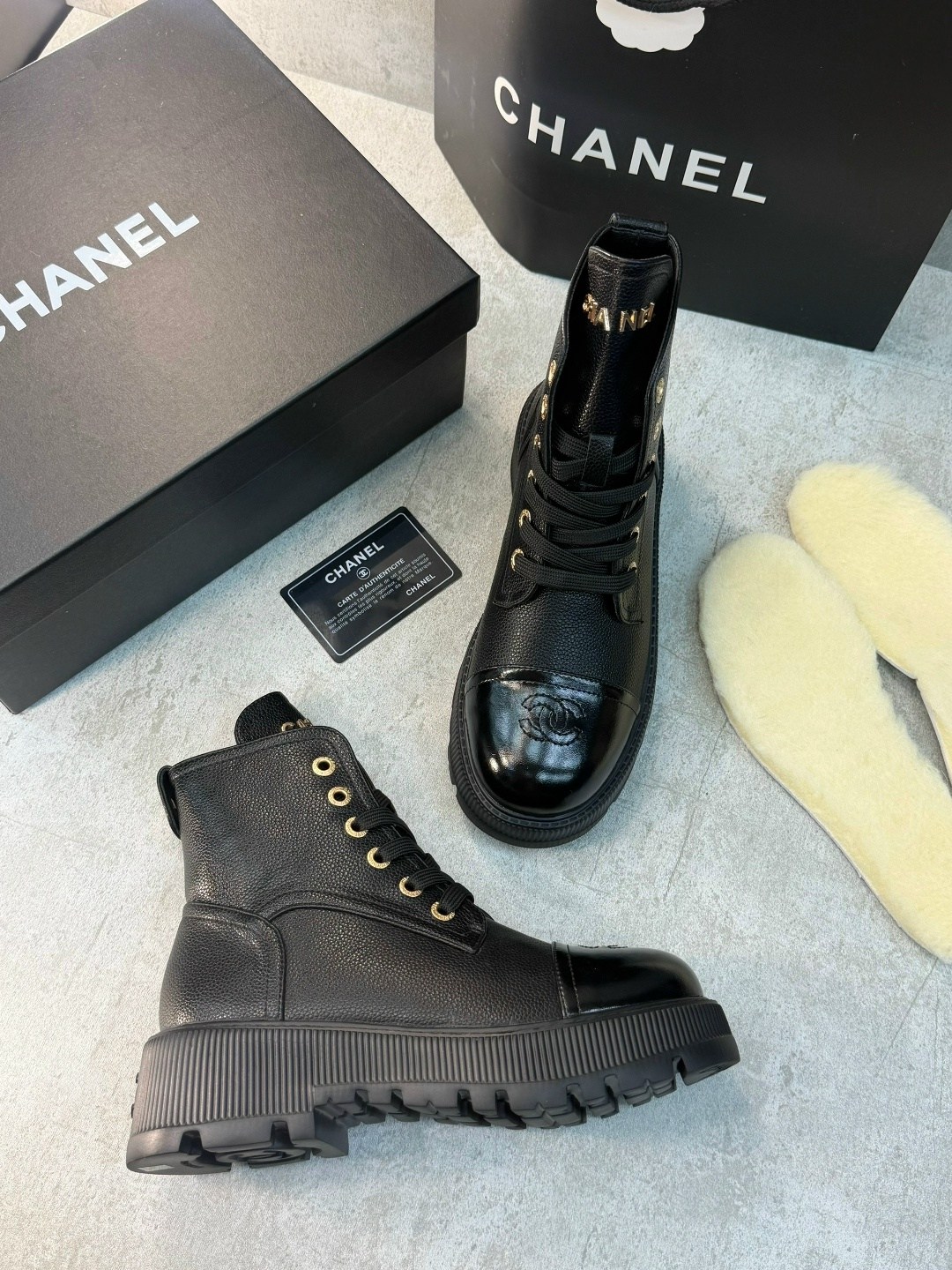 ботинки chanel,черные кожаные высокие ботинки chanel,,ботинки женские chanel,женские кожаные ботинки со шнурками chanel 2026 черные