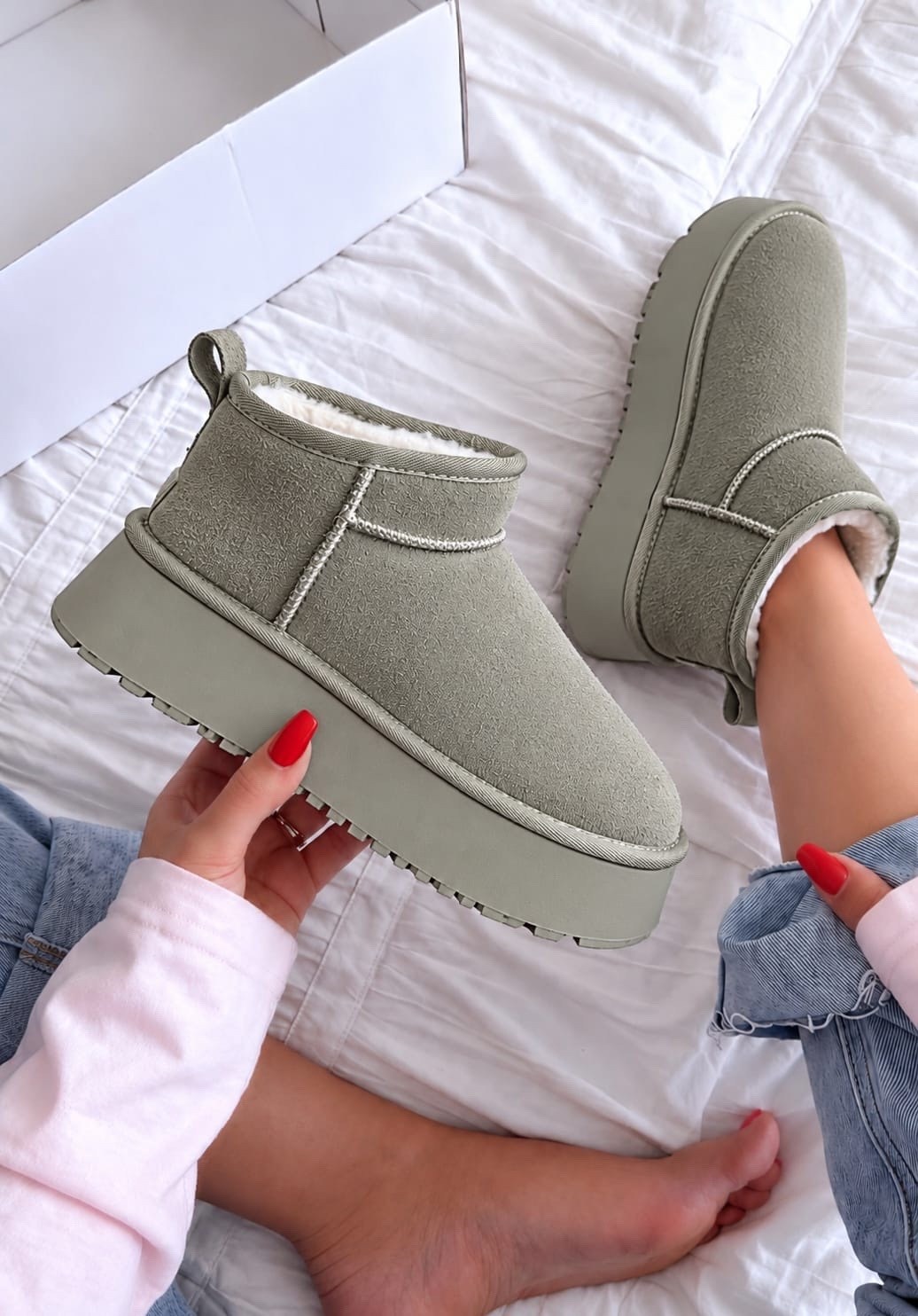 угги ugg зимние с мехом короткие на платформе,угги зимние короткие на платформе,угги женские зимние на платформе,угги женские,угги зимние короткие на платформе shoe world 265300189