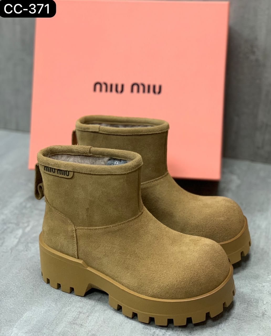 угги balenciaga,угги женские натуральные 38 balenciaga,угги ботинки balenciaga,,20262025ugg balenciaga сезон зима замша внутри мех натуральный