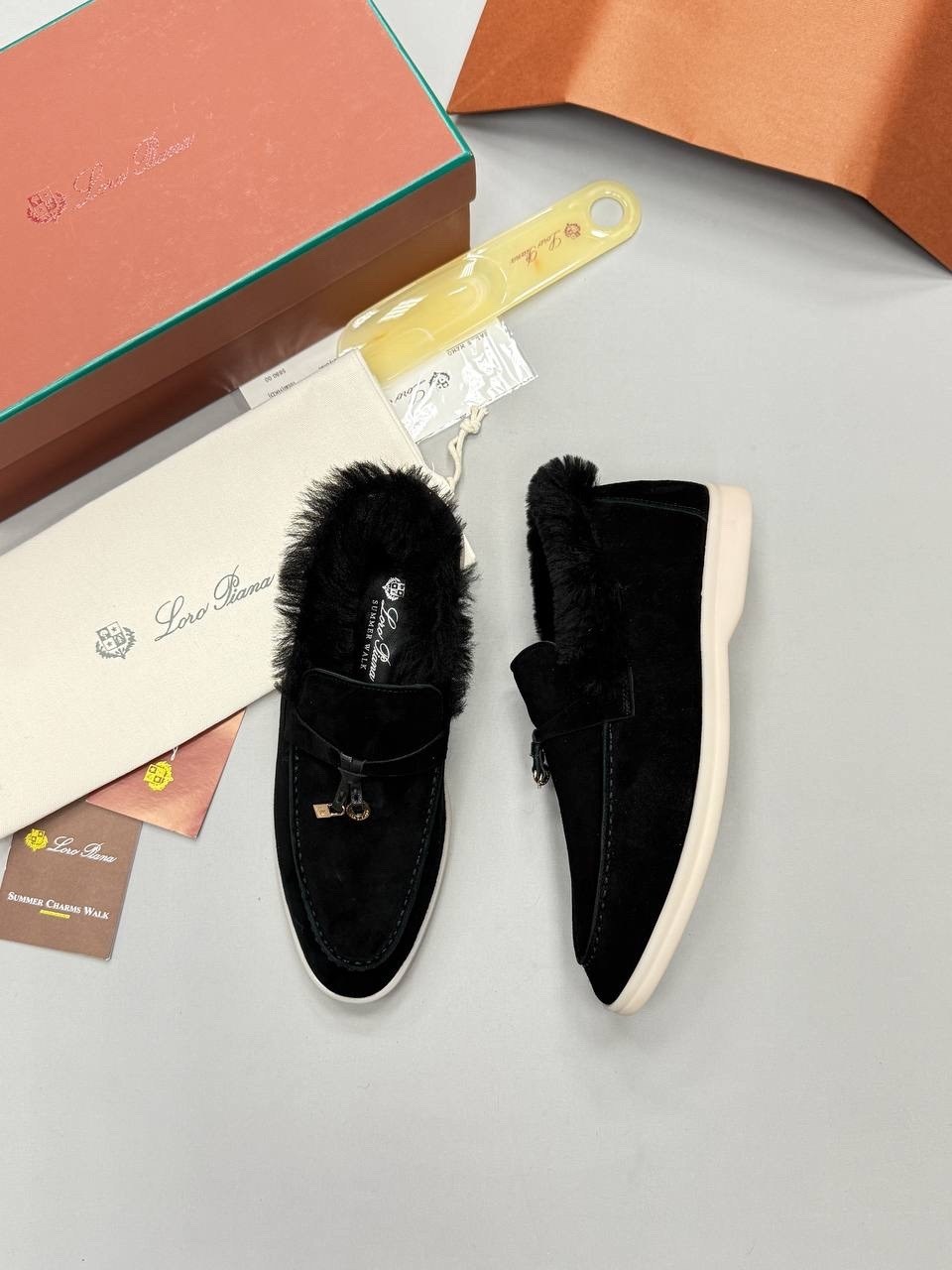 лоферы женские loro piana,лоферы loro piana,,женские лоферы loro piana с мехом кролика,замшевые лоферы loro piana