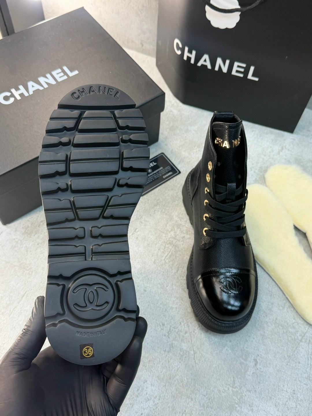 ботинки chanel,черные кожаные высокие ботинки chanel,,ботинки женские chanel,женские кожаные ботинки со шнурками chanel 2026 черные
