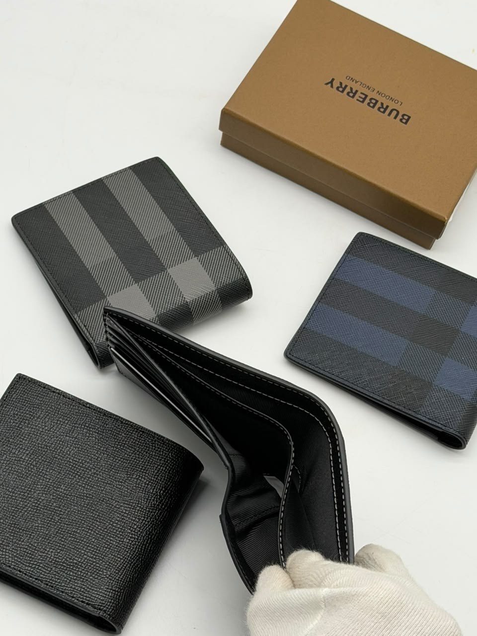 burberry кошелек,бумажник burberry,кожаный кошелёк burberry premium 11x10 см,портмоне burberry,барсетка burberry