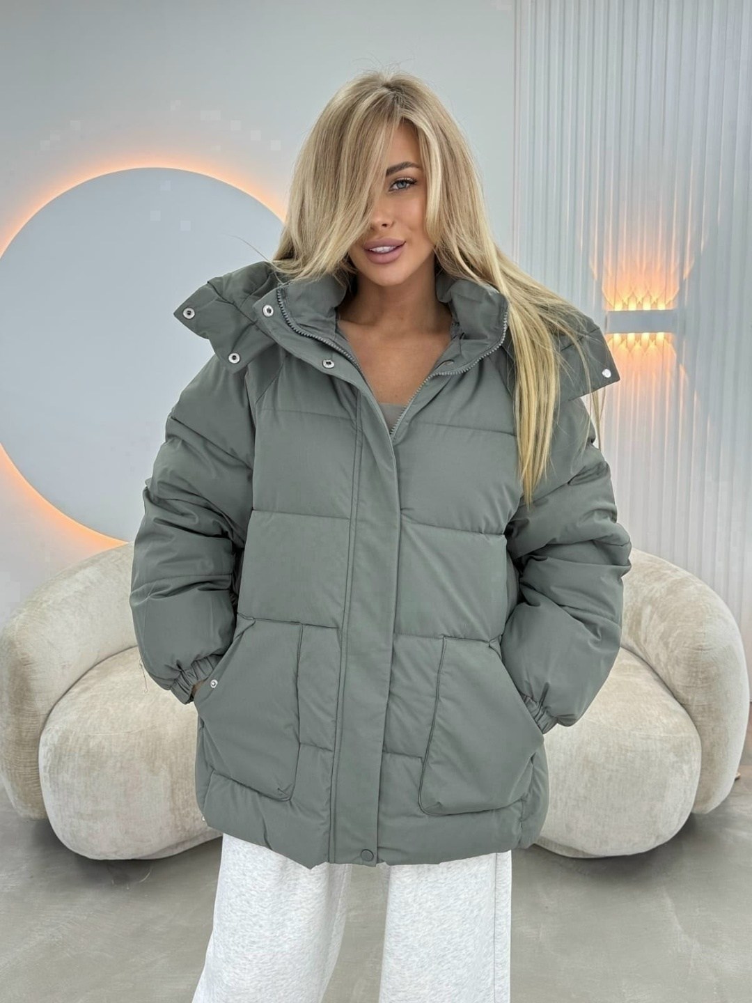 демисезонная короткая куртка оверсайз с капюшоном eveli clothing,куртка женская,куртка пуховик зимний оверсайз с капюшоном miss diva,куртка демисезонная,куртка женская зимняя