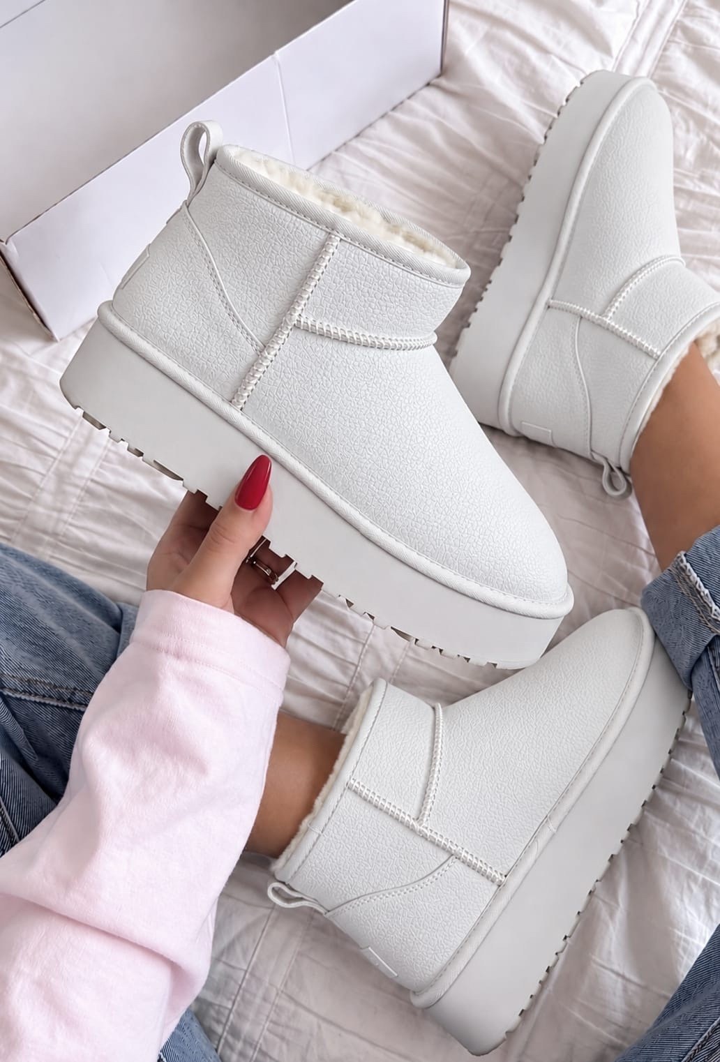 угги ugg зимние с мехом короткие на платформе,угги зимние короткие на платформе,угги женские зимние на платформе,угги женские,угги зимние короткие на платформе shoe world 265300189