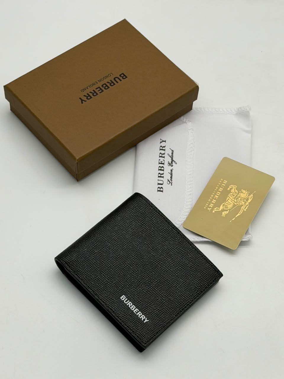 burberry кошелек,бумажник burberry,кожаный кошелёк burberry premium 11x10 см,портмоне burberry,барсетка burberry
