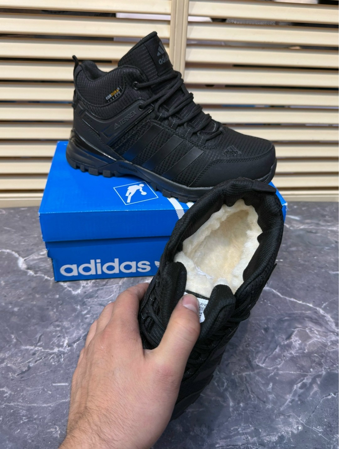 зимние кроссовки adidas climaproof с мехом черные мужские ботинки адидас,зимние кроссовки adidas climaproof с мехом черные мужские ботинки,зимние кроссовки adidas,кроссовки мужские зимние adidas,кросс
