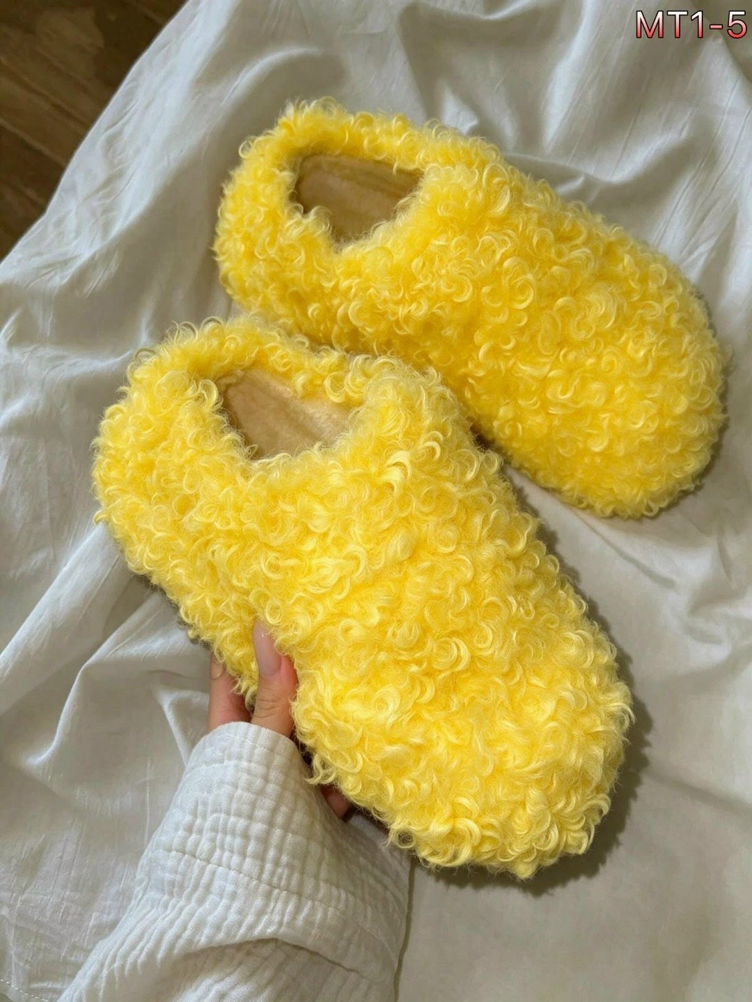 тапочки модные,наушники меховые,вязаные тапочки,уютный стиль,меховые тапочки