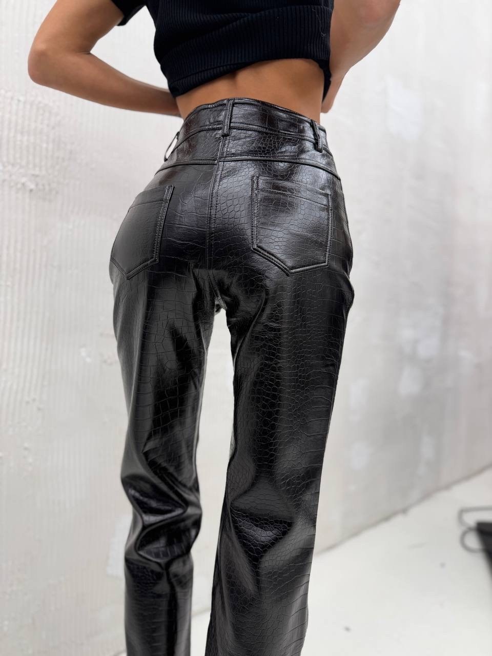 кожаные штаны na-kd flared pants черный,кожаные штаны,кожаные брюки,кожаные брюки женские,широкие кожаные брюки