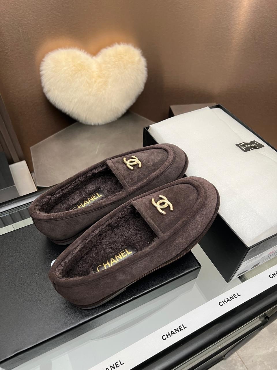 лоферы chanel,женские замшевые лоферы chanel коричневые с мехом,лоферы женские натуральная замша,лоферы chanel женские,женские замшевые лоферы