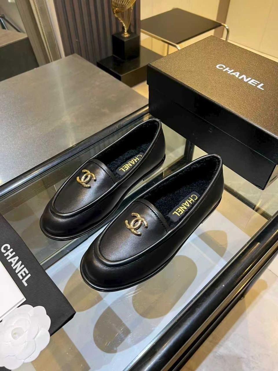 лоферы chanel,женские замшевые лоферы chanel коричневые с мехом,лоферы женские натуральная замша,лоферы chanel женские,женские замшевые лоферы