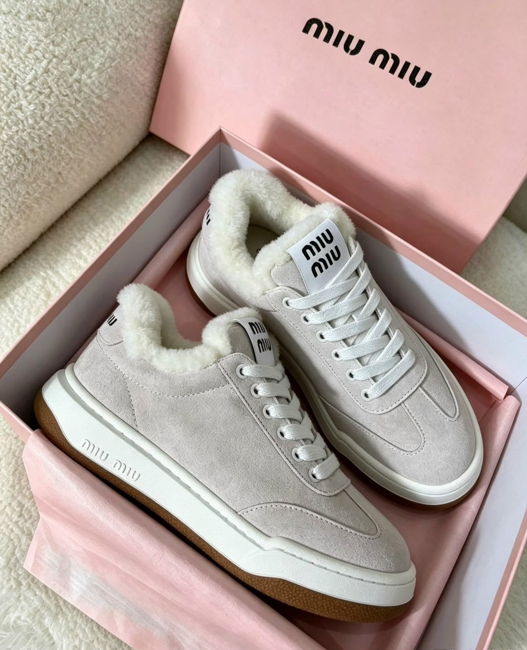 кроссовки miu miu женские,,женские белые кожаные зимние кроссовки miu miu p data-tstid на меху,кожаные зимние кеды miu miu p data-tstid на меху,женская
