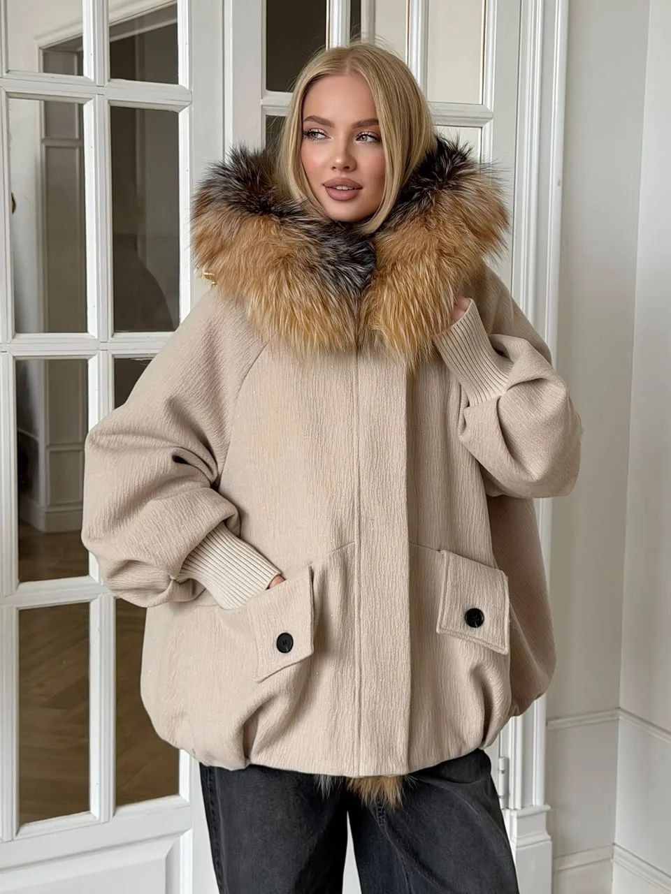 max mara женский бежевый пуховик с мехом,пуховик женский оверсайз,женский бежевый пуховик с натуральным мехом max mara,куртка,зимняя куртка-пальто оверсайз