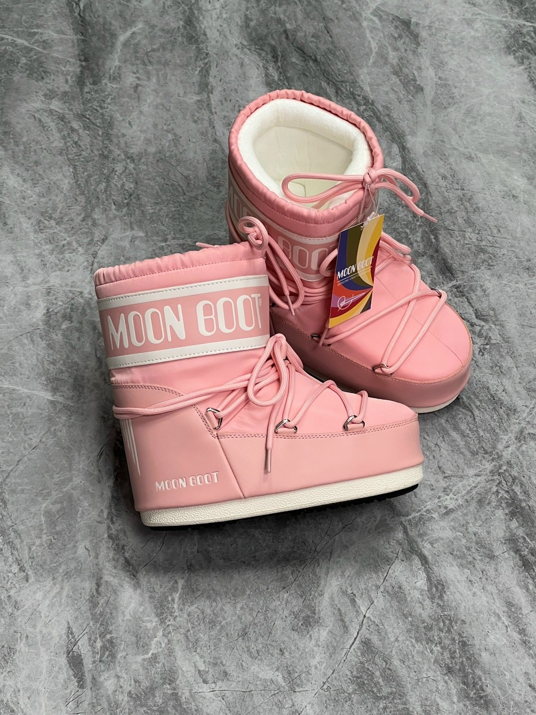 зимние сапоги moon boot розовый,детские зимние ботинки moon boot icon nylon розовый,луноходы moon boot,сапоги moon boot розовый,нейлоновые зимние ботинки moon boot kids розовый