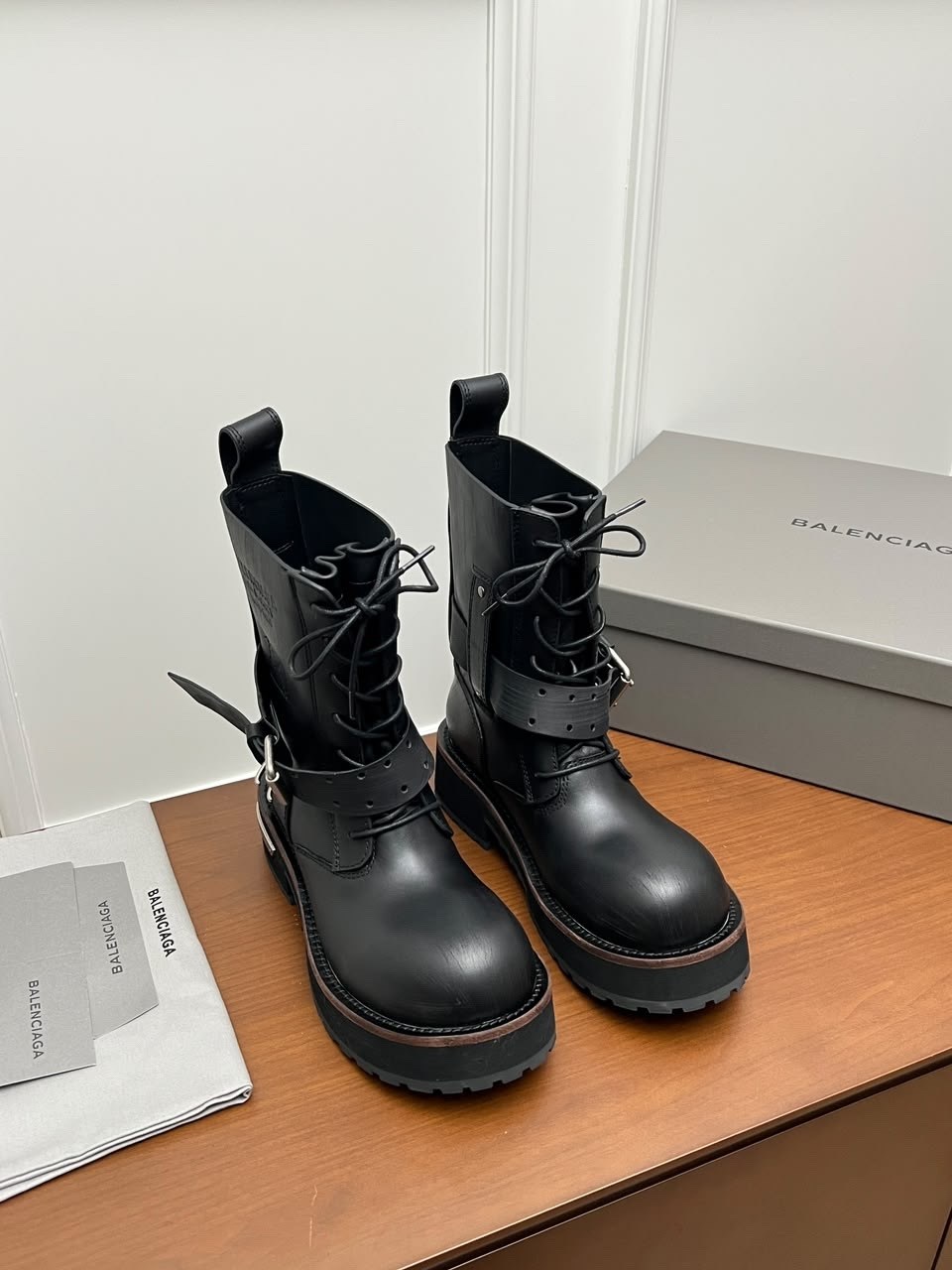 женские ботинки,,ботинки balenciaga,ботинки модные,ботинки miu miu