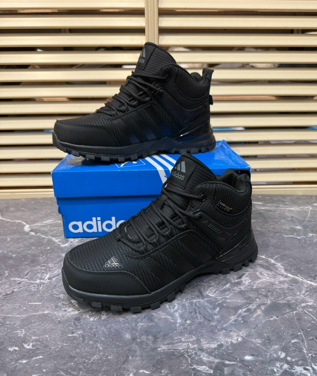 кроссовки adidas terrex black зимние из кожи,кроссовки adidas зимние,мужские зимние кроссовки адидас,мужские зимние кроссовки,зимние кроссовки