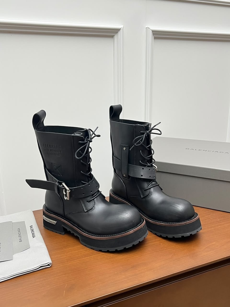 женские ботинки,,ботинки balenciaga,ботинки модные,ботинки miu miu