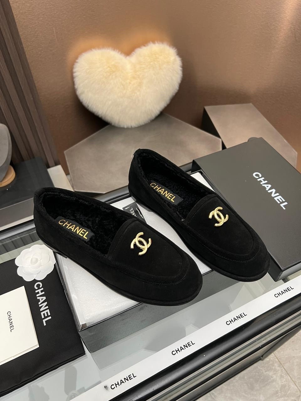 лоферы chanel,женские замшевые лоферы chanel коричневые с мехом,лоферы женские натуральная замша,лоферы chanel женские,женские замшевые лоферы