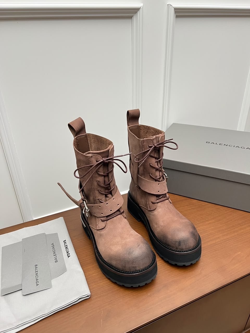 женские ботинки,,ботинки balenciaga,ботинки модные,ботинки miu miu