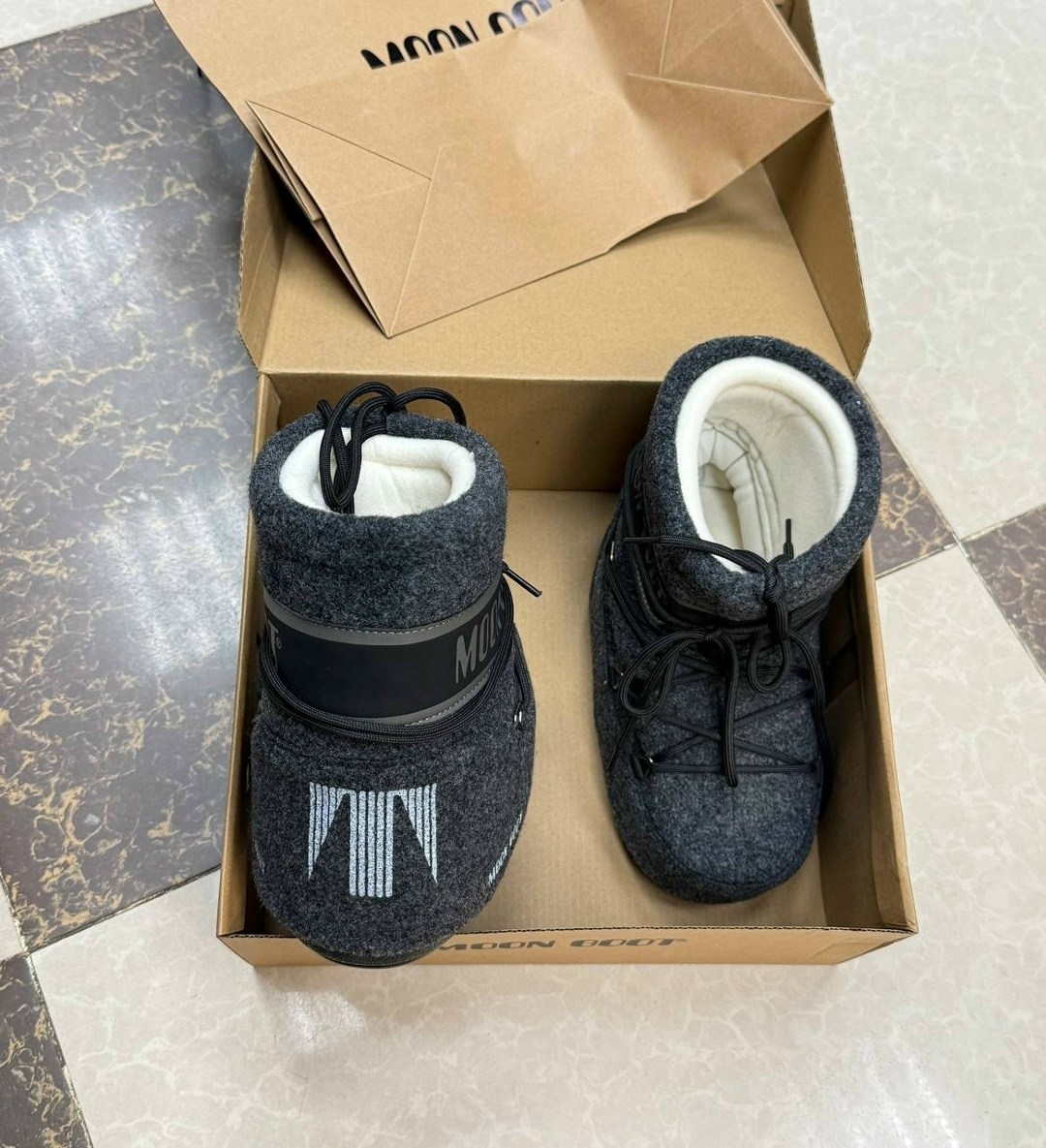 ботинки unisex moon boot icon low felt серый,зимние ботинки moon boot,зимние ботинки moon boot серебряный,,низкие фетровые ботинки icon на шнуровке moon boot серый