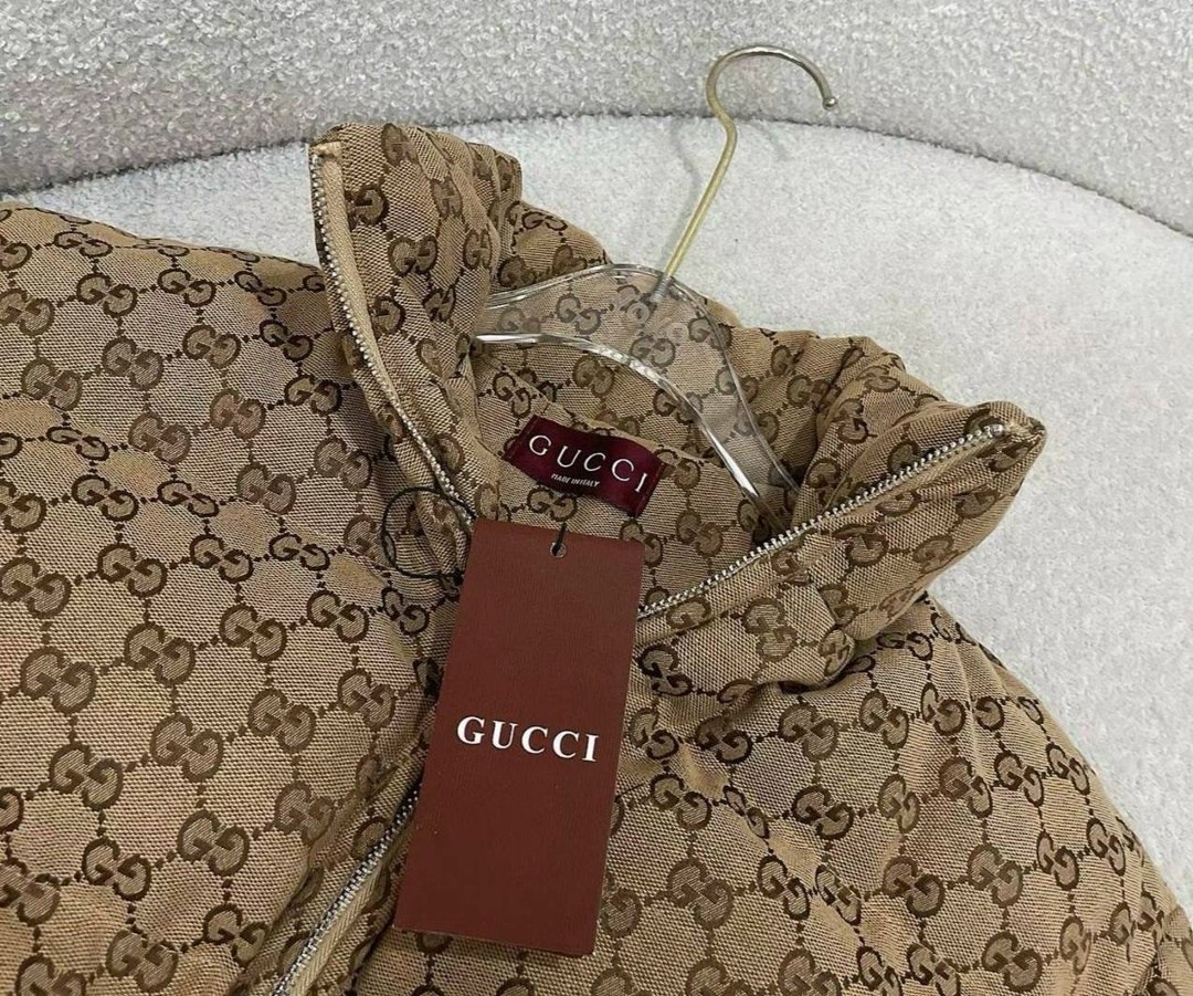 стеганый пуховик gg gucci бежевый,пуховик gucci,куртка gucci,стеганый пуховик,пуховик женский gucci