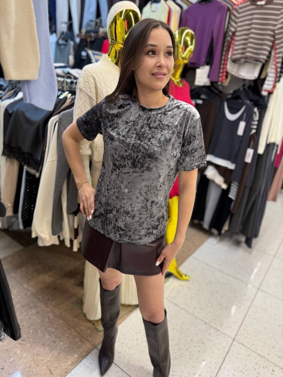 серая футболка oversize из велюра gloria jeans,женская футболка,футболки модные,