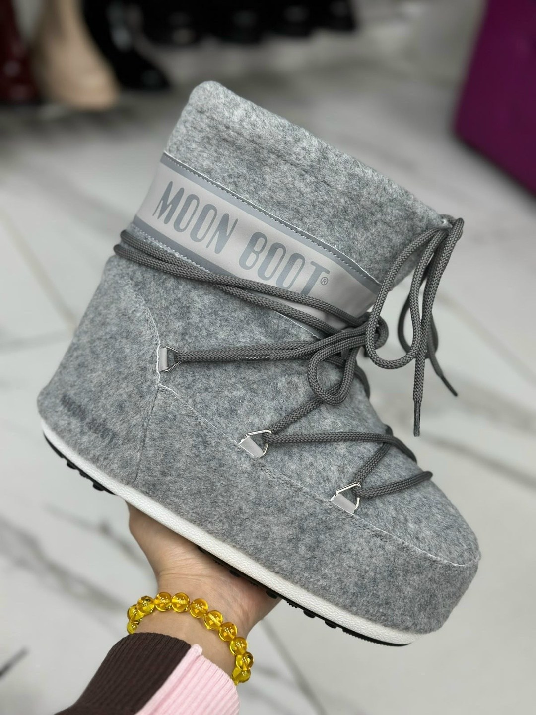 зимние ботинки moon boot серебряный,зимние ботинки moon boot,дутики moon boot,ботинки unisex moon boot icon low felt серый,зимние ботинки moon boot mb icon low glitter серебряный